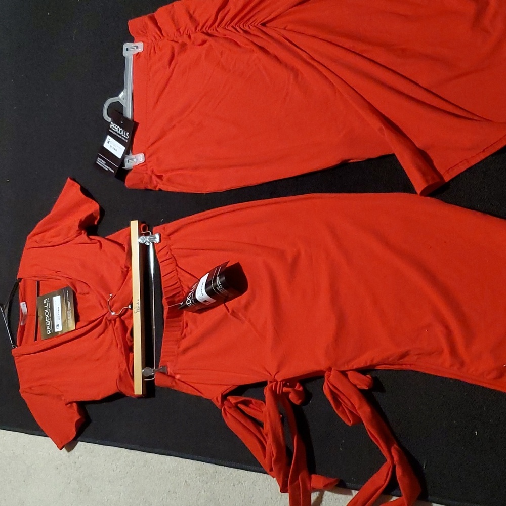 Brand new Rebdolls 3 piece 1x Cropped top> tie on the side skirt>slit side skirt
